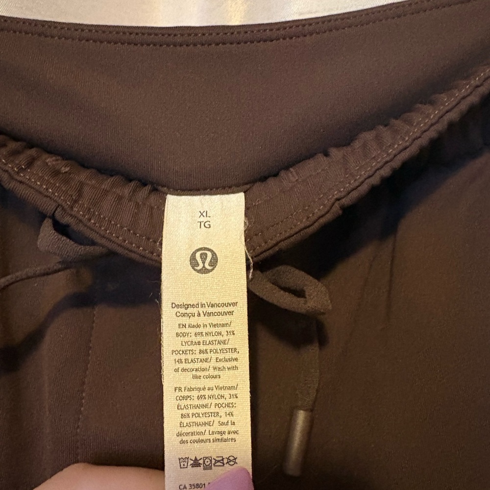 Tapered leg Mid Rise Crop 25” *Luxtreme size XL